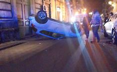 Incidente a Patern&ograve;: Nissan Juke si ribalta, due ragazze portate in ospedale