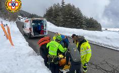 Finisce in un canalone e si infortuna: scialpinista recuperato a 2.100 metri con sci e barella Rolly