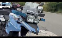 A Catania come in un film due pregiudicati in moto fuggono dalla Polizia per le vie della citt&agrave; ma un elicottero li segue e li fa bloccare