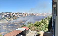 Catania, bruciano gli orti di Cibali: fiamme alimentate dal vento