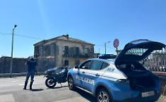 Blitz estivo della Polizia di Stato ad Aci Catena e Aci Sant'Antonio: 153 persone identificate e 10.000 euro di sanzioni