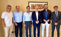La complicata &laquo;gestione collegiale&raquo; di Forza Italia a Catania, una pace con vista elezioni