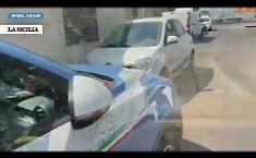 Blitz in un parcheggio vicino all'aeroporto di Fontanarossa: 40 veicoli rimossi e recuperata un'auto rubata