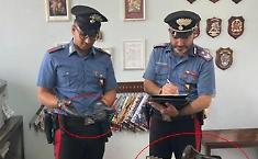 Minacce con una motosega e frasi razziste: 31enne denunciato nel Catanese