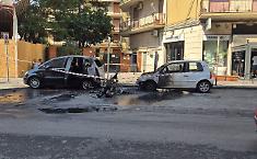 Fuoco in via Ammiraglio Caracciolo a Catania: incenerite due auto e uno scooter