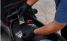 Inseguimento notturno ad Aci Catena: droghino in scooter semina il panico e finisce ai domiciliari