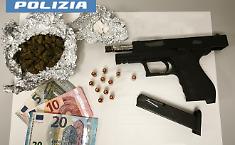 Catania, fermato dalla polizia per un controllo tira fuori un'arma col colpo in canna
