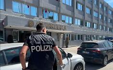 Deposito-laboratorio per la droga scoperto a Misterbianco: arrestato 19enne catanese