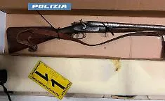 Armi sotto il divano nel garage: arrestato un trentatreenne a San Giovanni Galermo