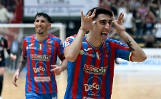 Un esultanza dei rossazzurri  Michele Podda e Carmelo Musumeci