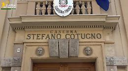 Da Reggio Calabria a Messina con 4 kg di hashish nascosti nel tettuccio dell'auto: arrestato corriere