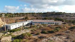 Lampedusa, al via i lavori di adeguamento dell'hotspot: capienza salirà a 354 migranti