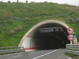 Chiusa temporaneamente l'autostrada  Catania-Siracusa: verifiche all'impianto antincendio della Galleria San Demetrio