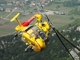 Palma di Montechiaro, ha un malore mentre è alla guida: l'auto si schianta contro il palo. Muore anziano