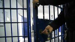 Soldi in cambio di favori, sospesi due agenti penitenziari a Palermo