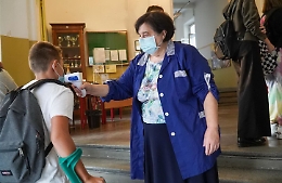 Covid e scuole, l'infettivologo: &laquo;Pi&ugrave; che per i giovani, &egrave; allarme per prof e famiglie&raquo;