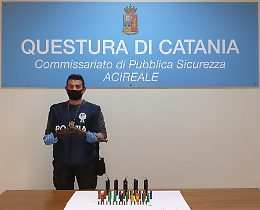 Acireale, nel garage nascondeva 5 candelotti di esplosivo e sottoterra un borsone con le armi
