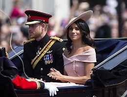 Harry e Meghan, l'intervista da 6 milioni che fa tremare la Casa Reale