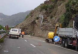 Frana Letojanni, ad agosto carreggiata A18 (finalmente) percorribile