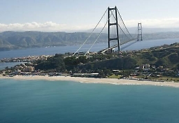 «Ponte sullo Stretto con i fondi europei»
L'accelerazione del ministro Gualtieri