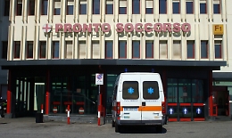 Catania, tenta suicidio lanciadosi da parcheggio ospedale Cannizzaro: bloccato