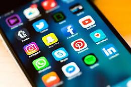 Coronavirus, con le scuole chiuse si rischia l'"overdose" social