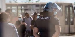 Marsala, migranti tentano fuga da Centro: poliziotto resta ferito