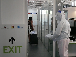 Covid, primi controlli su turisti in aeroporto a Catania tutti negativi