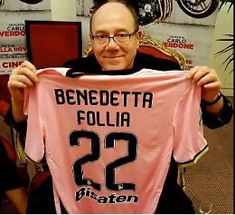 Il Palermo regala la maglia 22 a Carlo Verdone