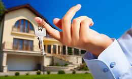 Prezzi opachi e poca tutela dei consumatori, l'Ue bacchetta Airbnb