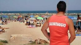 Toscana, la protesta del consigliere leghista: «Perché i bagnini sono siciliani?»