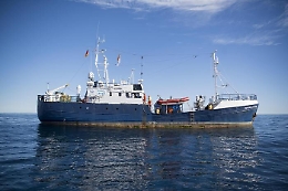 Migranti, grido d'aiuto dalla Sea Eye
Sindaco Orlando: &laquo;Venite in Sicilia&raquo;