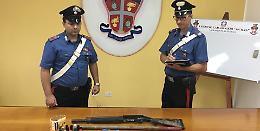 Scovati e sequestrati un fucile a canne mozze ed alcune dosi di cocaina