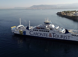 Le navi Caronte restano sequestrate, Compagnia rescinde contratto: che cosa succede ora?