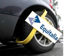 Maniace, donna denuncia furto dell'auto ma non era vero