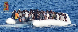 Immigrazione: sbarcano in 300 a Porto Empedocle, 133  affetti da scabbia