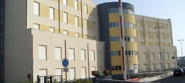 Ex indagato "Exit Poll" inveisce contro medici e infermieri in ospedale a Vittoria