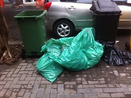 Catania, paghiamo la Tari e in via Pola la spazzatura è in strada