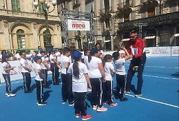 In piazza Università 400 alunni per tappa catanese di "un campione per amico"