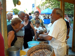 Pasta, crispelle, calzoni "siciliani": oggi e domani Valverde celebra l'acciuga