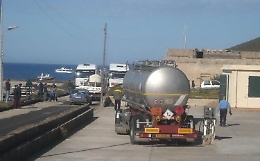 A Linosa manca benzina da 2 mesi: abitanti restituiscono tessere elettorali