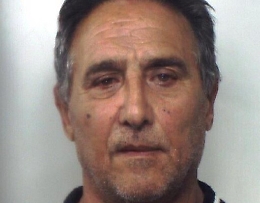 Trecastagni, ruba autoradio e d&agrave; fuoco alla vettura: arrestato