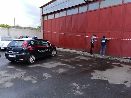 Giarre, l'officina che smaltiva abusivamente i rifiuti speciali