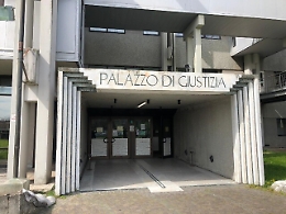 Figlio da studente 14enne, 31enne arrestata per violenza sessuale