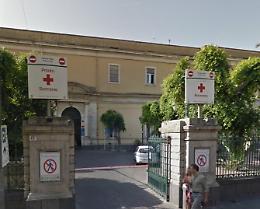 Botte al medico che gli curava il figlio
