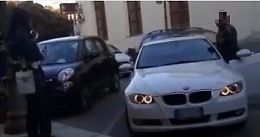 Castelvetrano, la vigilessa gli fa la multa e lui le sputa