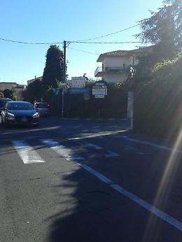 Tremestieri Etneo: appello per il ripristino urgente delle strisce pedonali in prossimità  dell'I. C. De Amicis