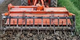 Resta incastrato nella fresa del trattore: morto pensionato