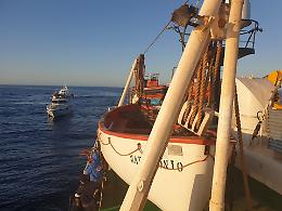 Migranti, porti aperti! La Mare Jonio a Lampedusa e la Stromboli ad Augusta. «Salvini racconta balle»