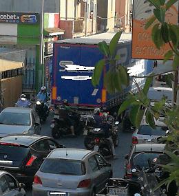 Catania, Via S. G. La Rena: violazione dell'ordinanza sui mezzi pesanti